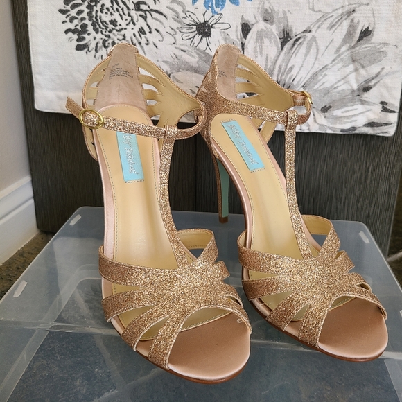 👠Betsey Johnson 👠 - Picture 3 of 9